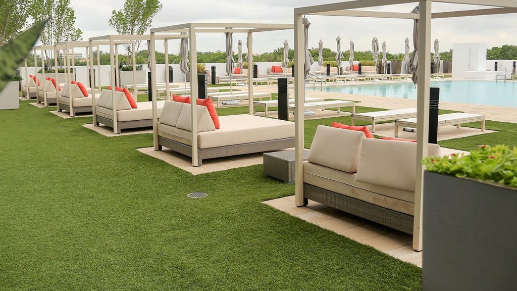 artificial grass pool deck 