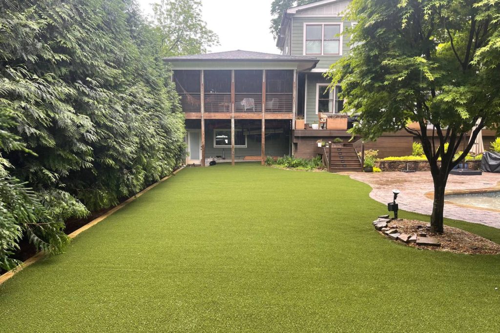 Residential artificial grass lawn installed by SYNLawn